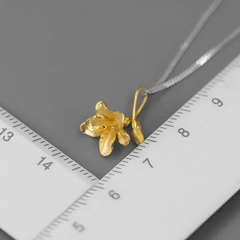 Alluring Freesia Flower Necklace