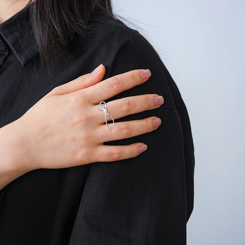 Elegant Knot Ring