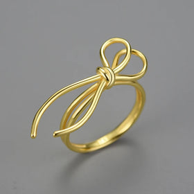 Elegant Knot Ring
