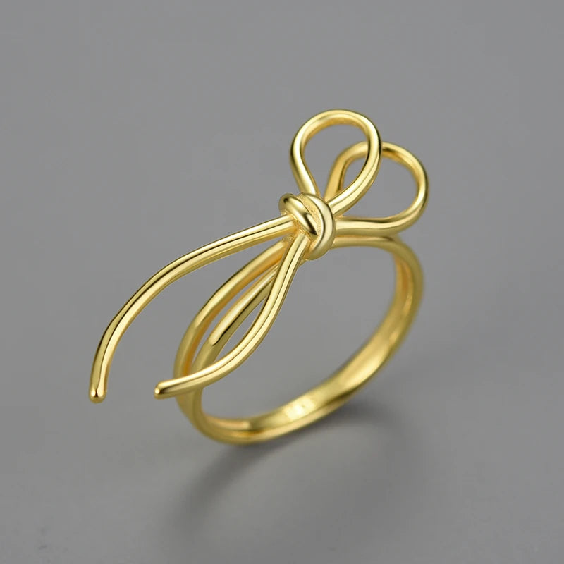 Elegant Knot Ring