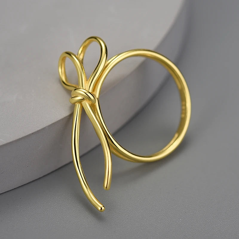Elegant Knot Ring