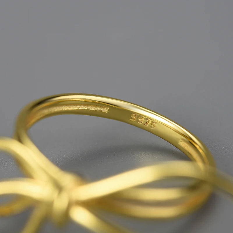 Elegant Knot Ring