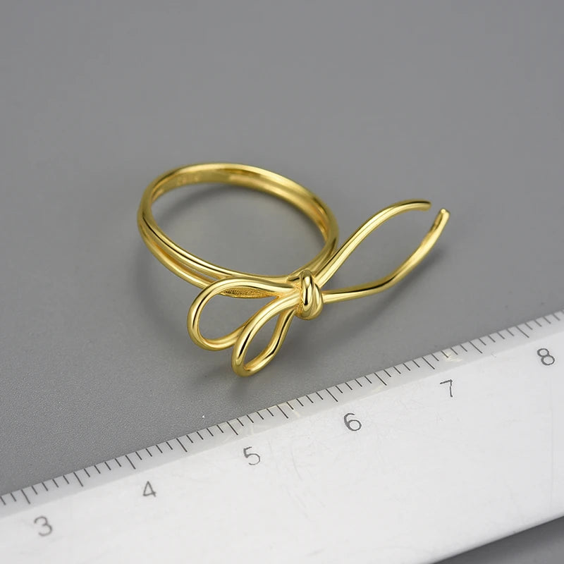 Elegant Knot Ring