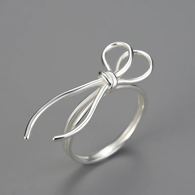 Elegant Knot Ring