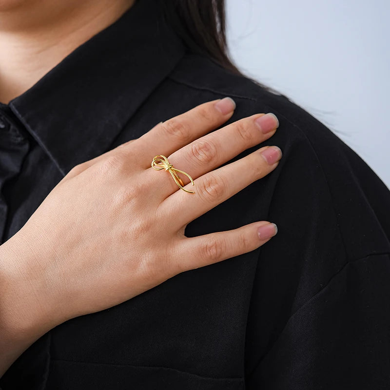 Elegant Knot Ring
