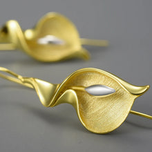 Calla Lily Flower Dangle Earrings
