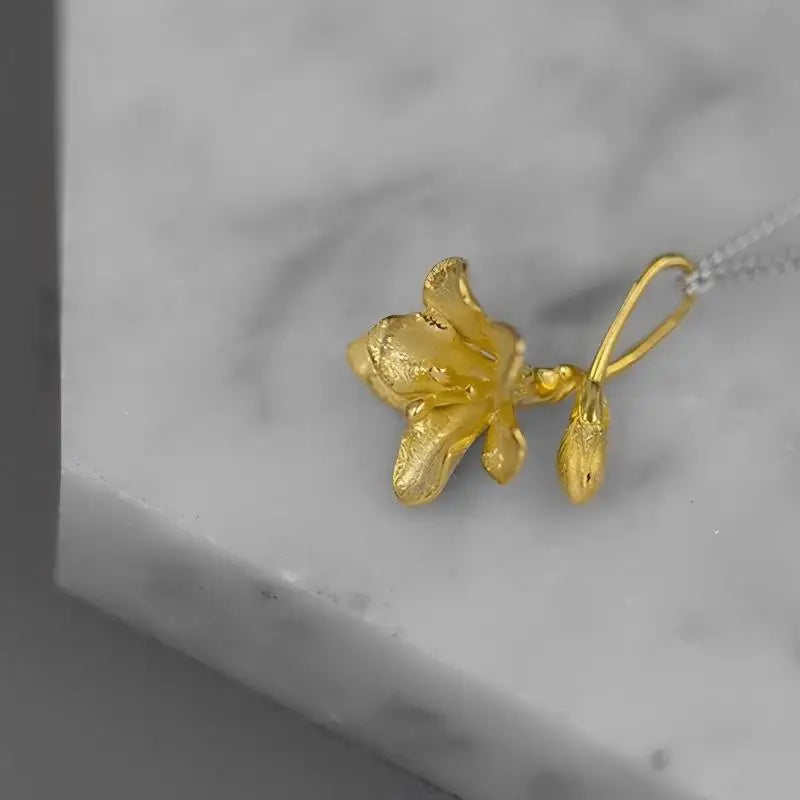 Alluring Freesia Flower Necklace