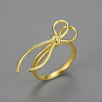 Elegant Knot Ring