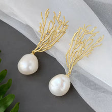 Sea Garden Pearl Earrings