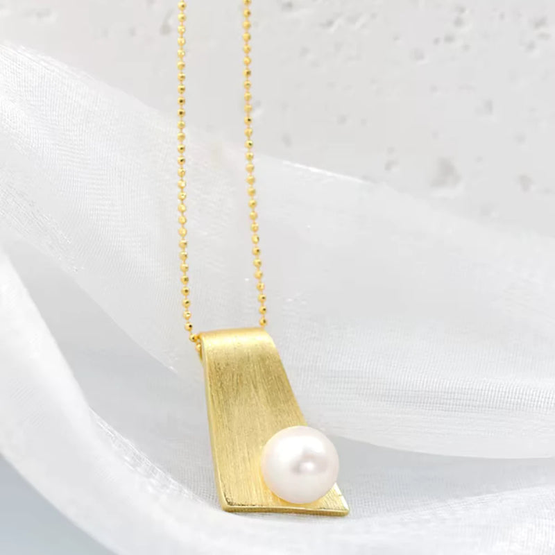 Tidefall Pearl Necklace