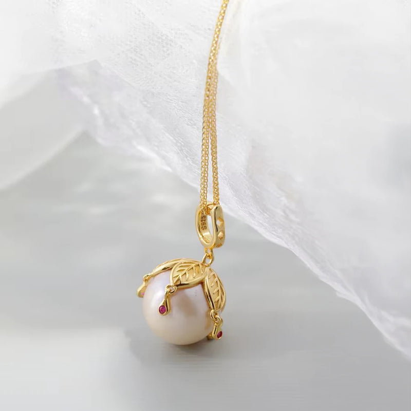 Verdure Crown Pearl Necklace