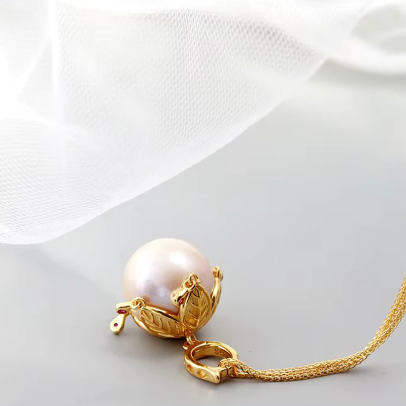 Verdure Crown Pearl Necklace