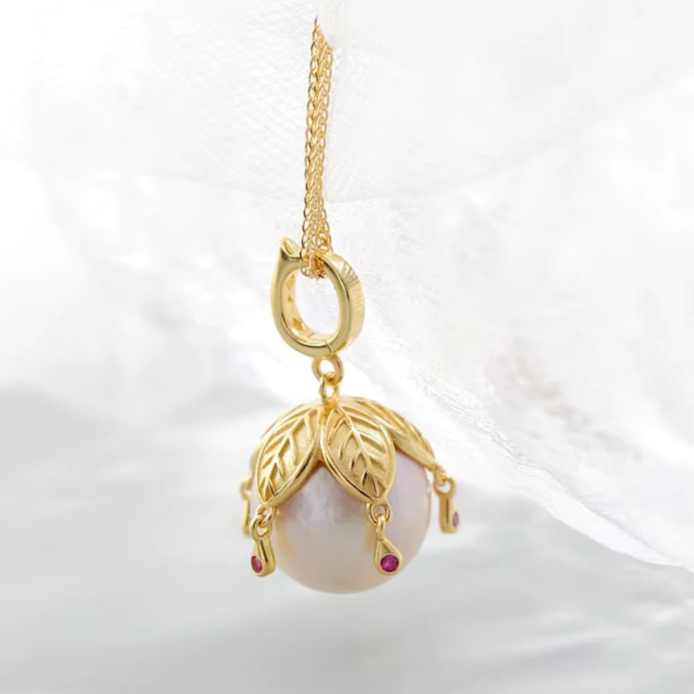 Verdure Crown Pearl Necklace